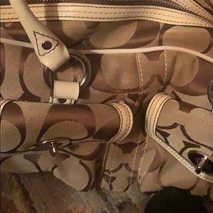 Zipper compartments with leather details